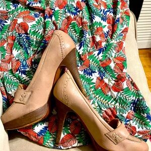 J.Crew butter soft, leather, tuxedo, nude high heals. Size 6 1/2, like new